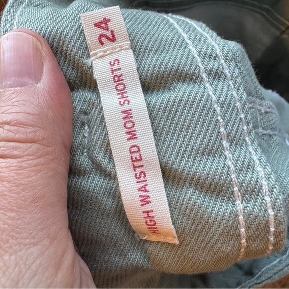 Levi’s Sage Green High Waisted Mom Jean Shorts Womens 24 Classic Beachy Summer - Picture 6 of 8